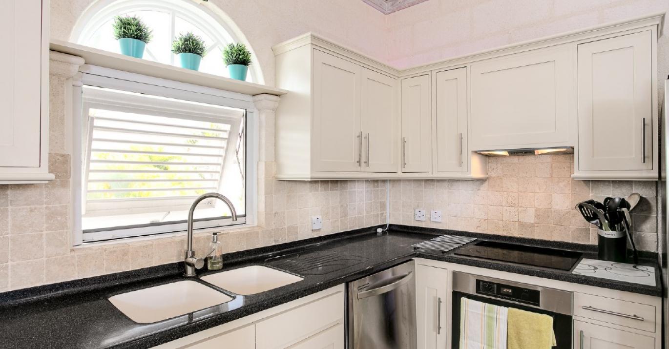 2 royal villa kitchen 29