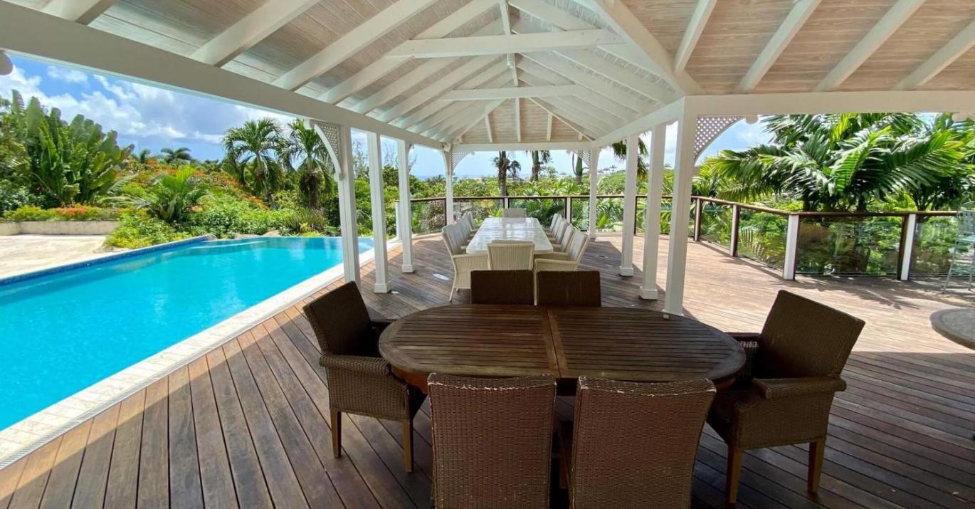 Waterfalls-outdoor-dining