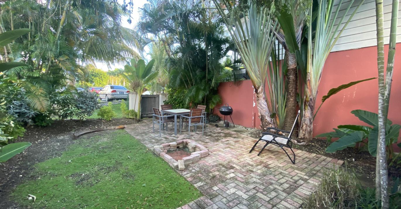 Limegrove-8-twin-palms-courtyard