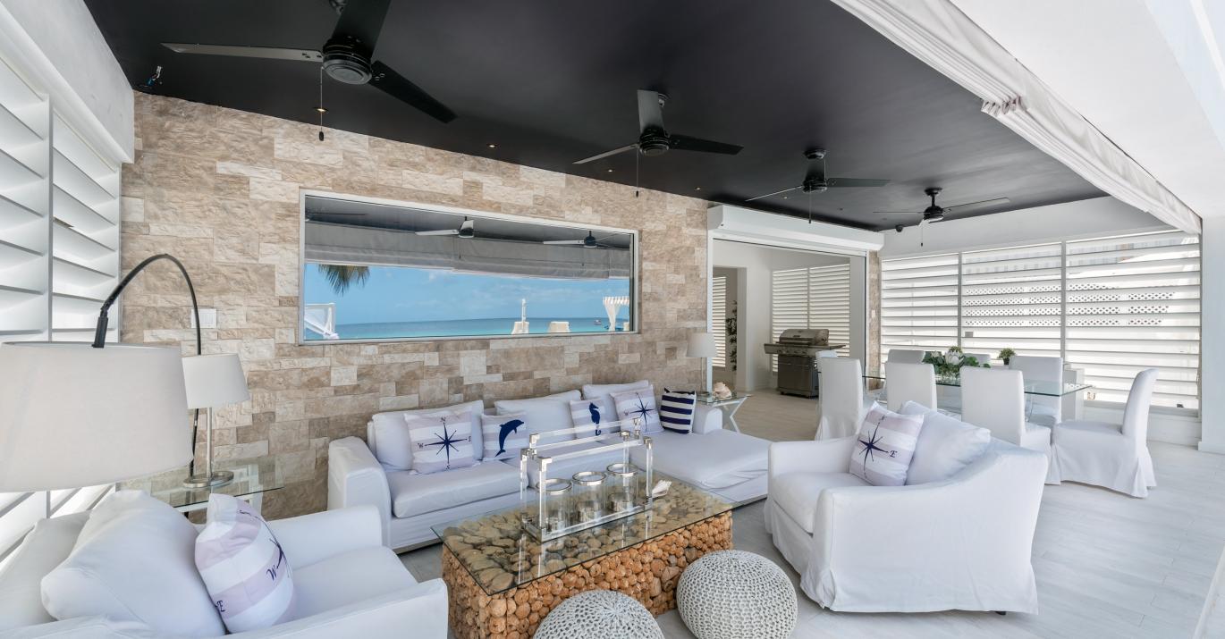solaris-beach-house-covered-terrace