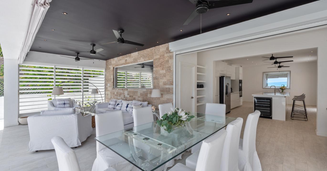 solaris-beach-house-outdoor-dinning