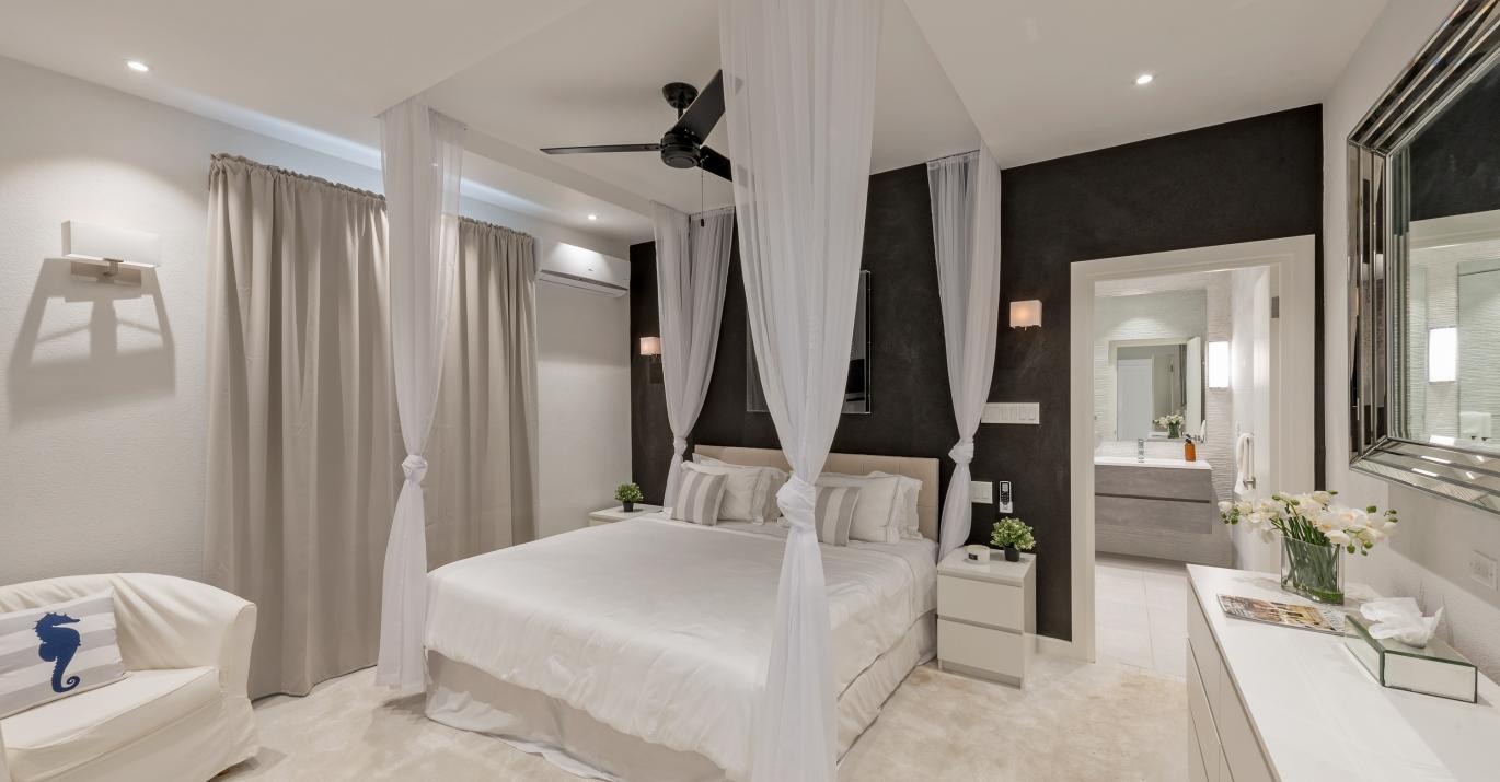 solaris-beach-house-master-bedroom
