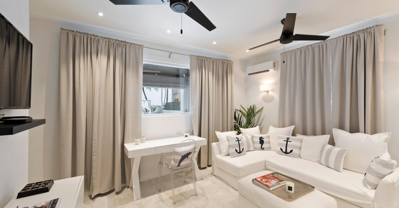 solaris-beach-house-living-area