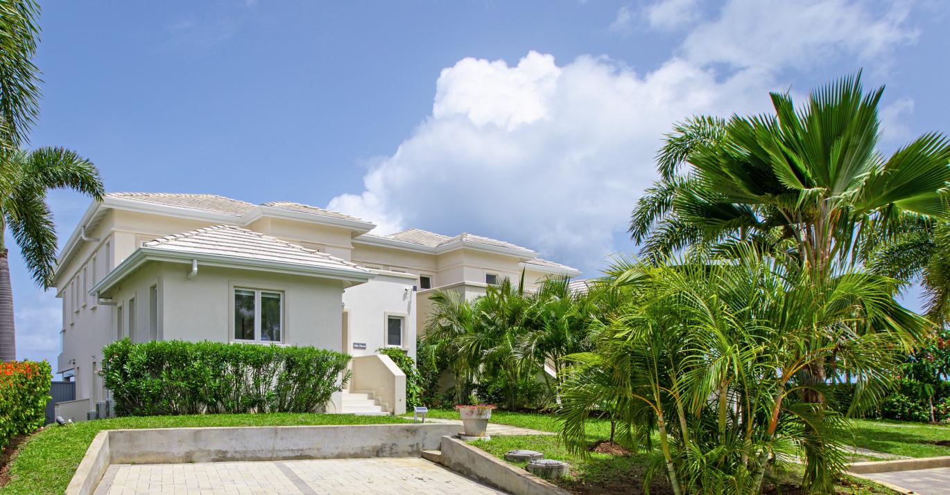 Villa Ohana-driveway-grounds