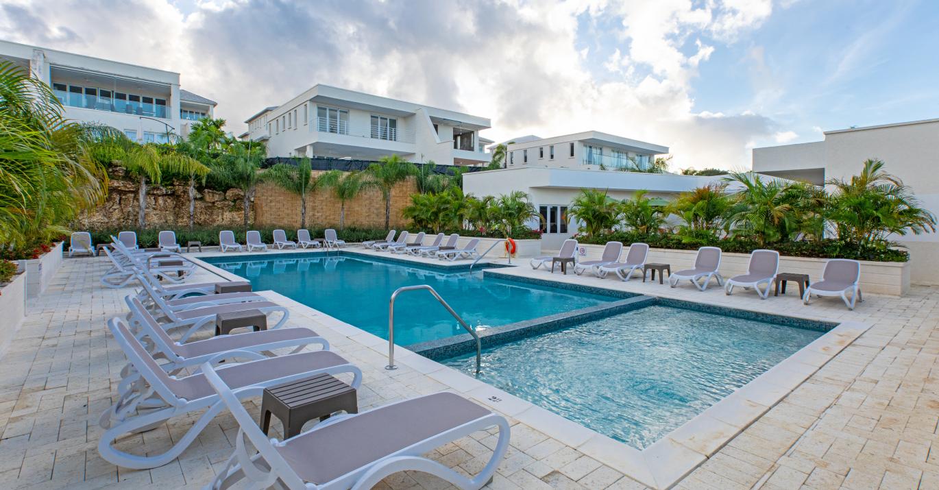 Villa Ohana-pool-deck-loungers