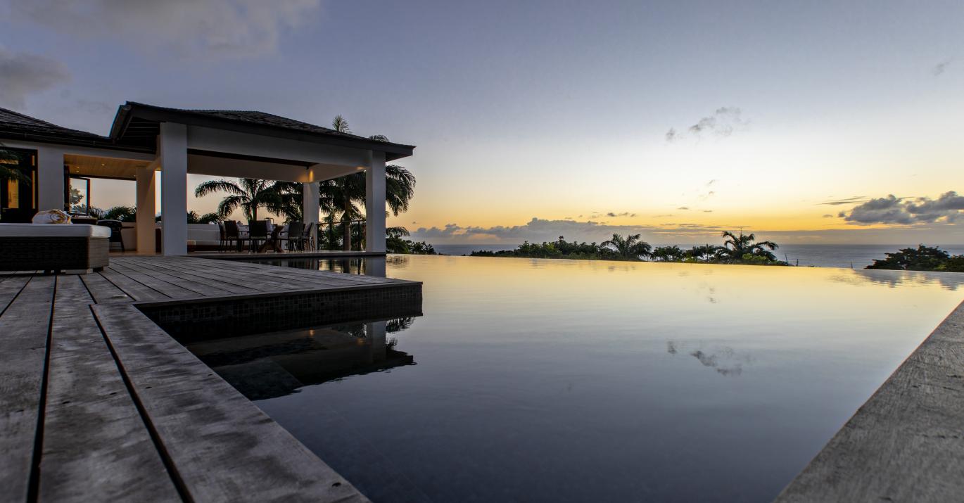 Sundeck House Sunset Pool