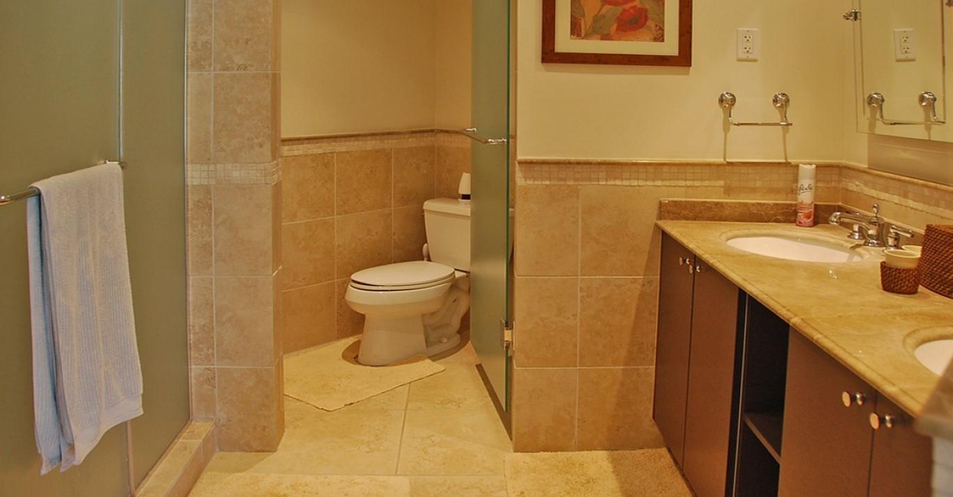 Sapphire Beach 207 Primary En Suite Bathroom