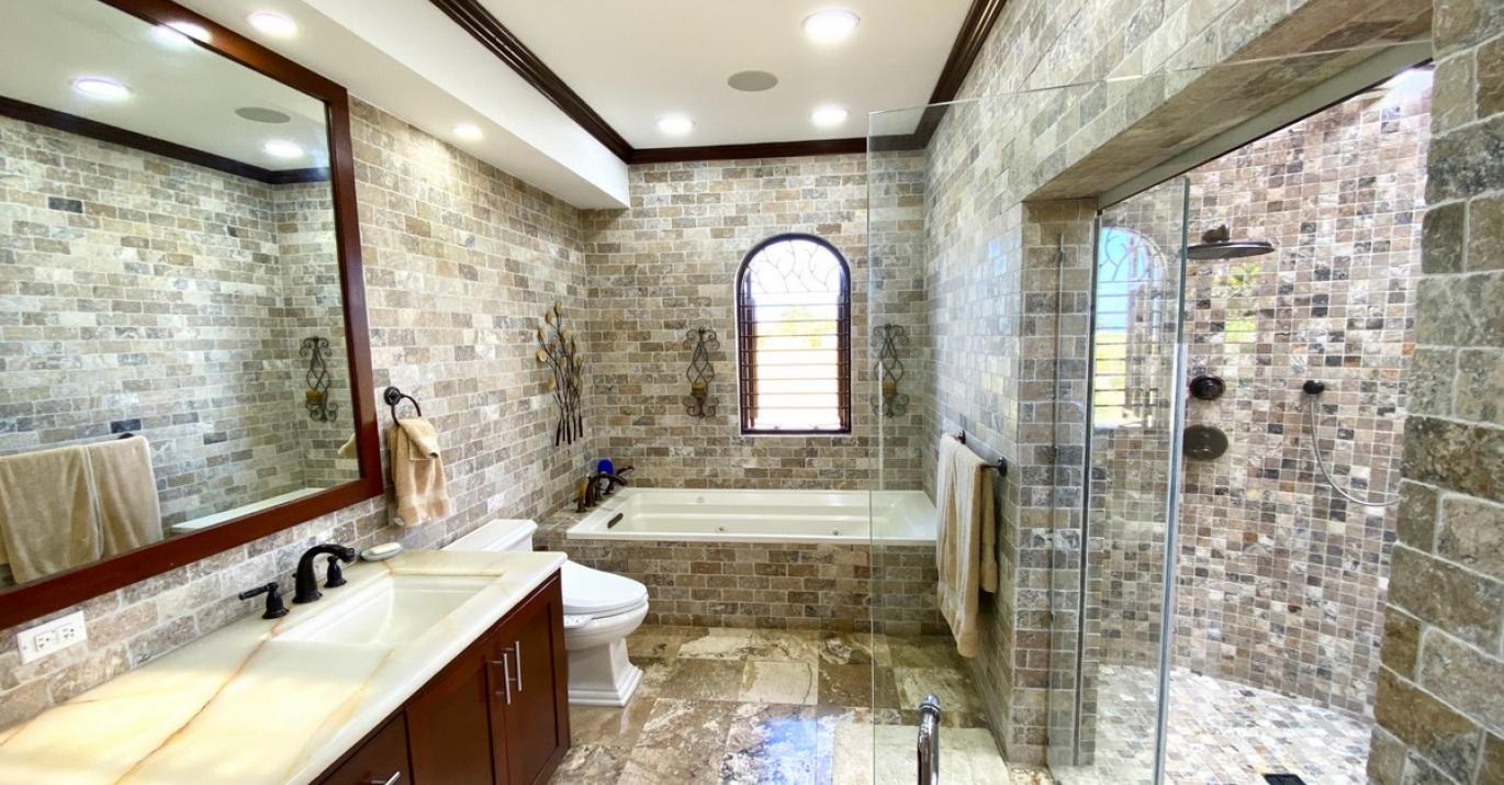 6A Harbour View Master Bathroom