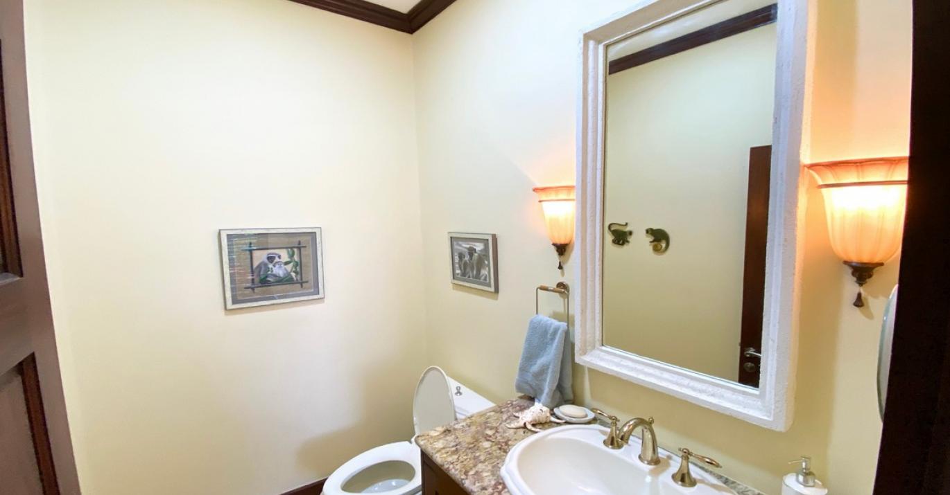 6A Harbour View Powder Room