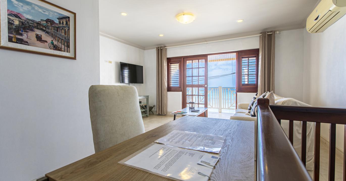White-Sands-G4-living area
