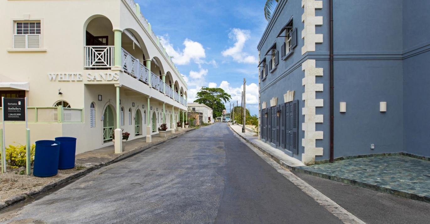 White-Sands-G5-street-opposite-beach