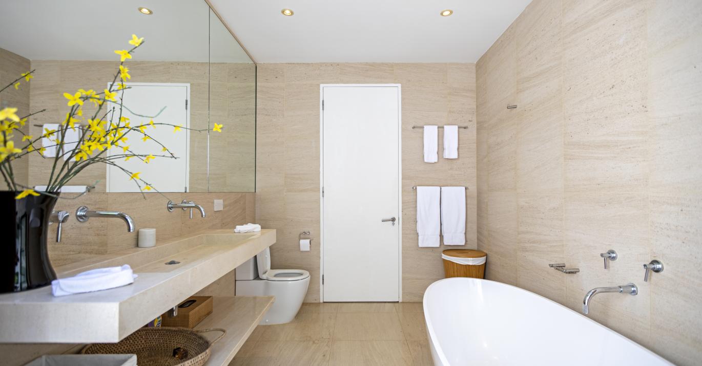 Atelier House Enclosed Bathroom