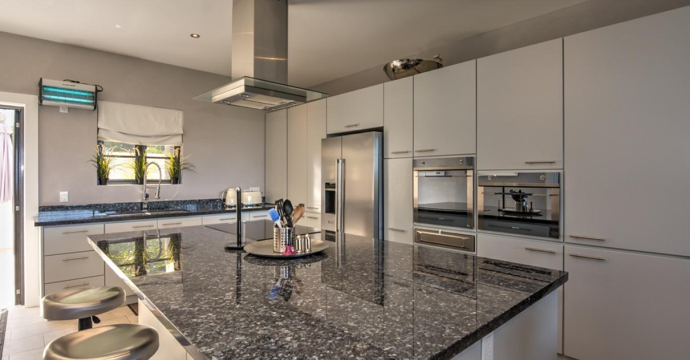 Angel Heights Modern Kitchen