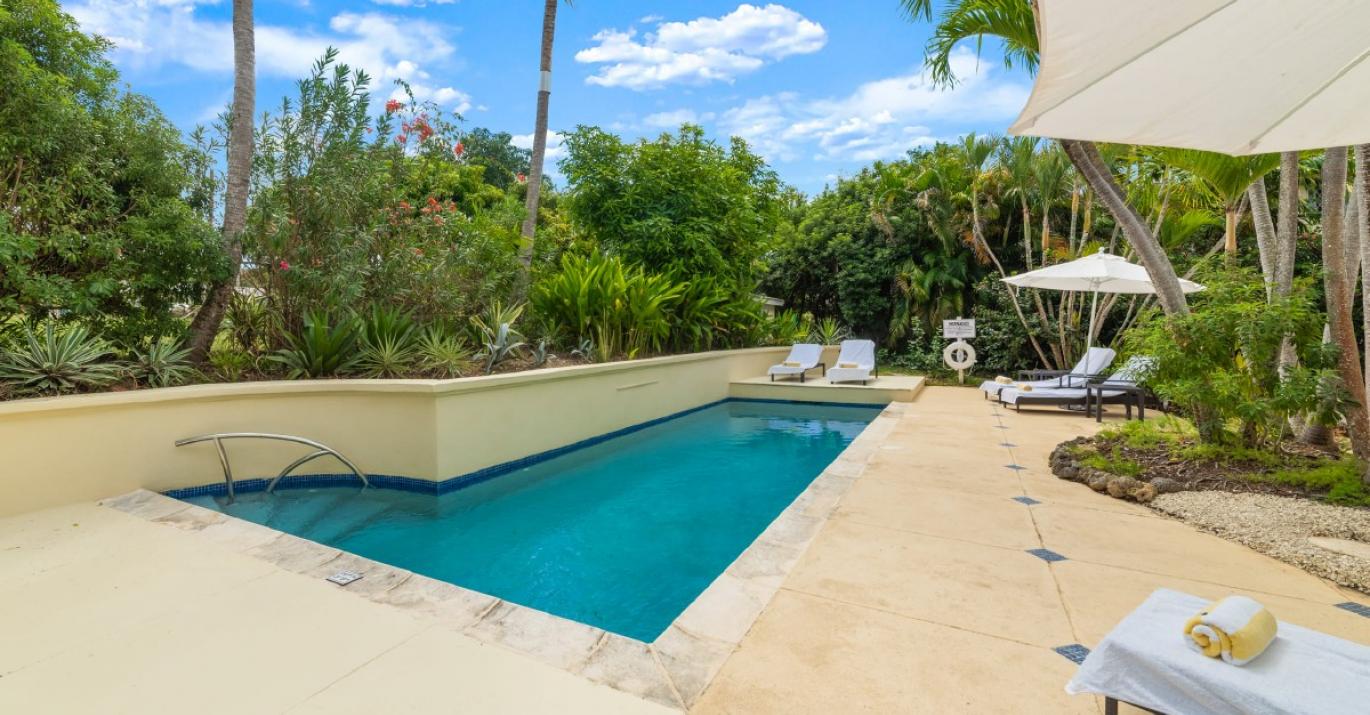 Ascot3 pool and gardens 726