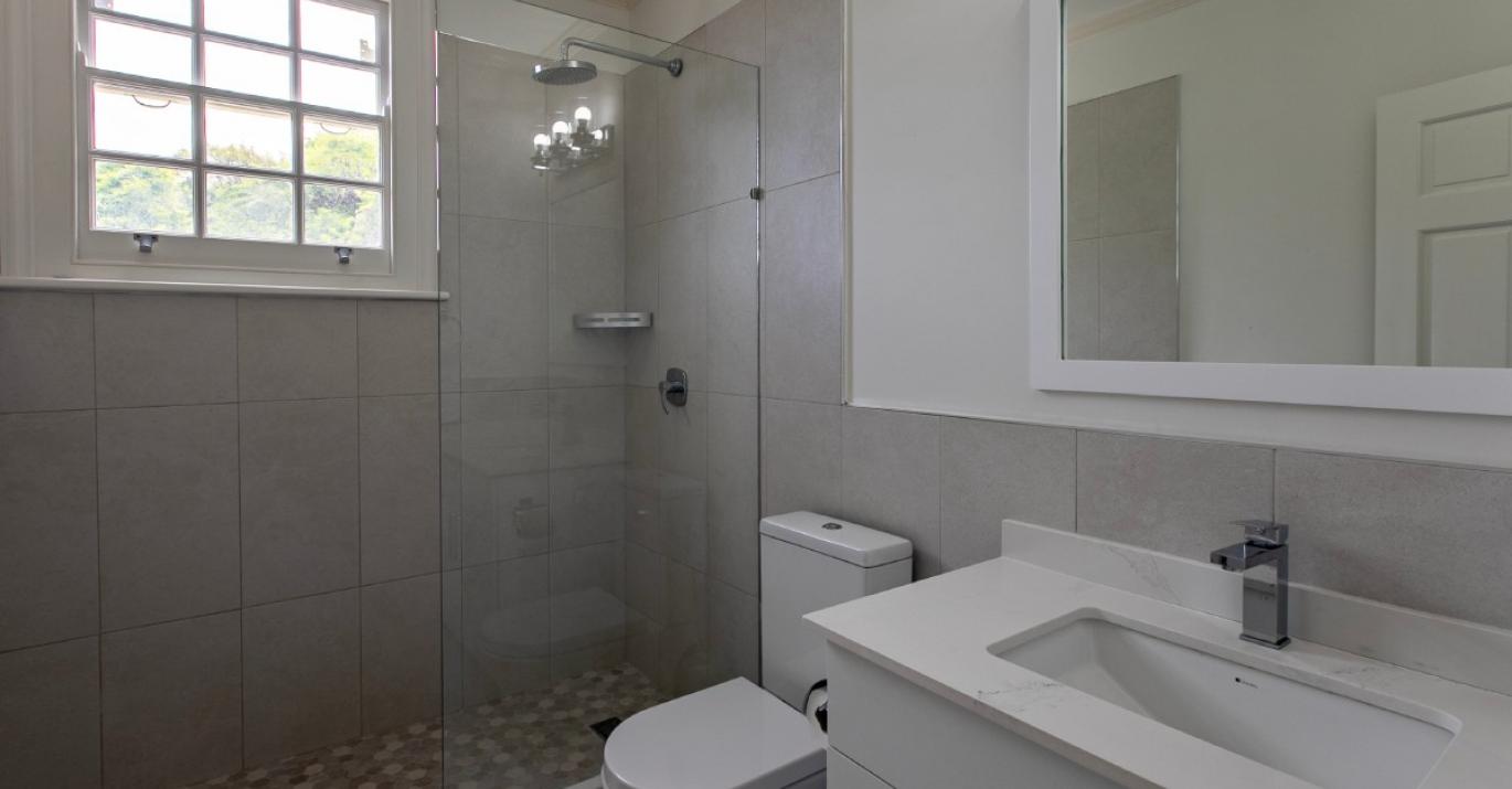 Ashanti 3 shower room 21