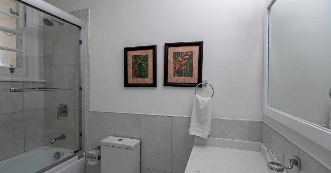 Ashanti 3 tub and shower 36