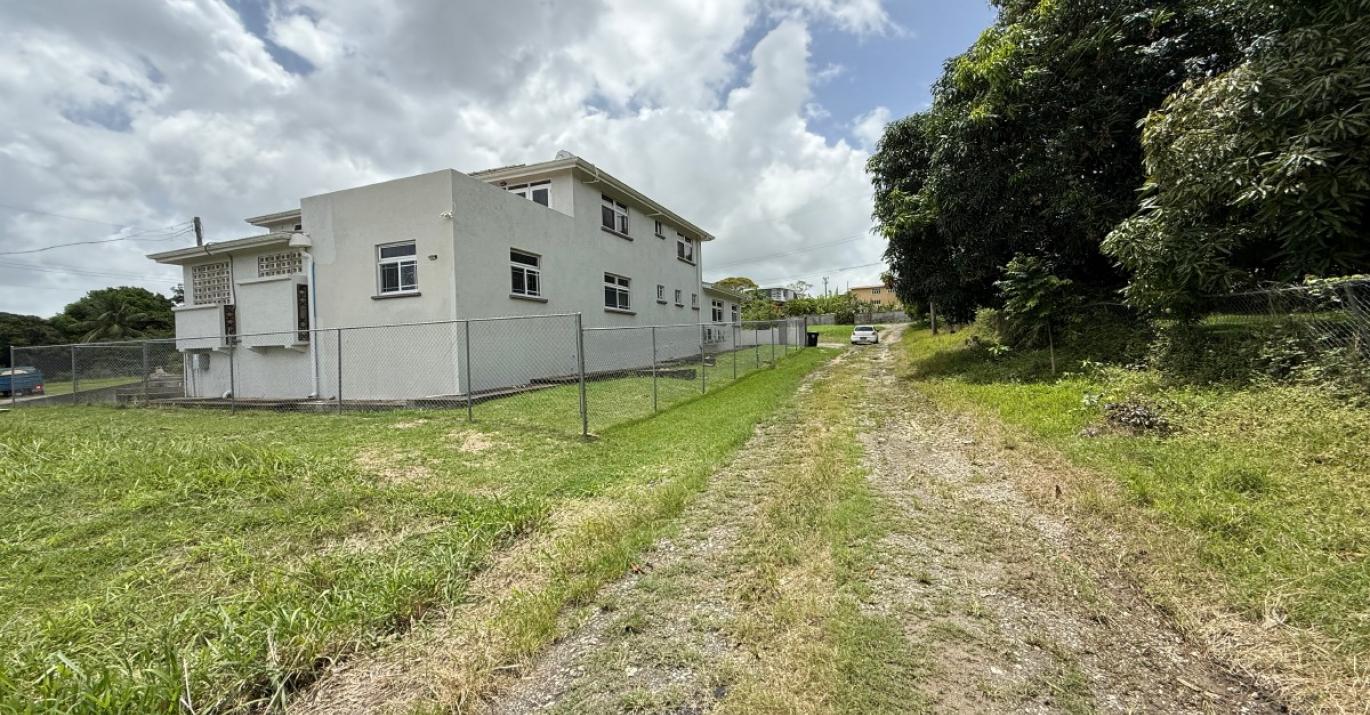 Bagatelle J6 access road