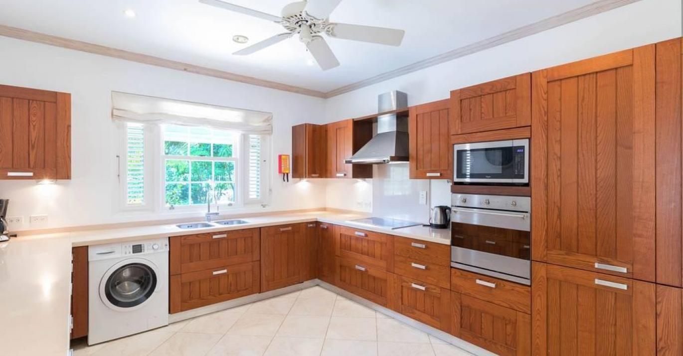  Battaleys Mews 7 Kitchen