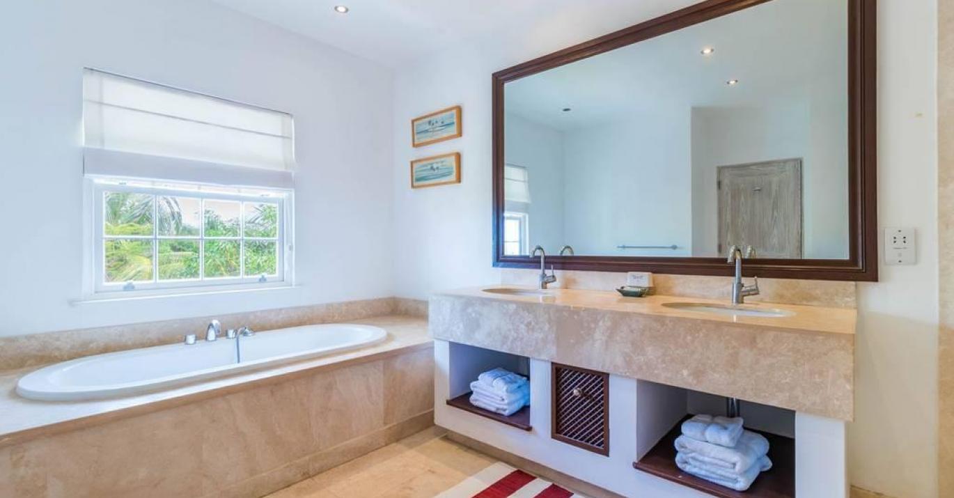  Battaleys Mews 7 Master Bathroom