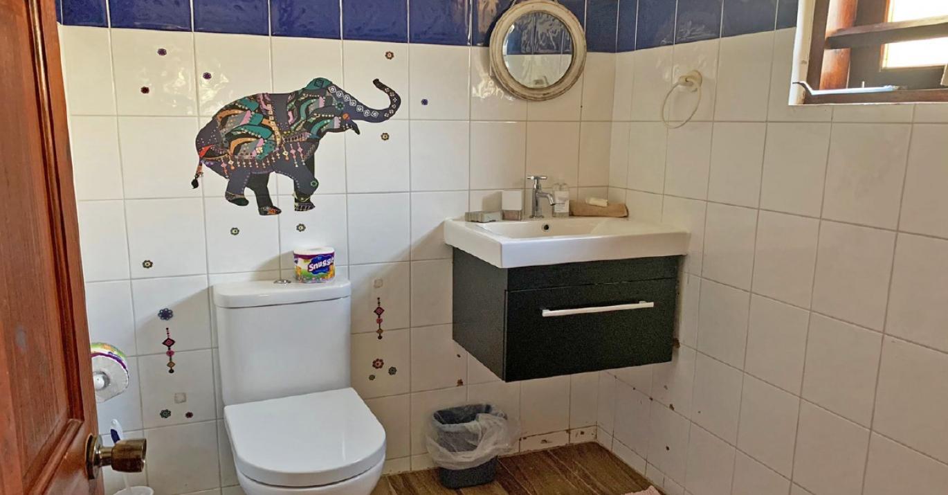 Buchanan cottage bathroom