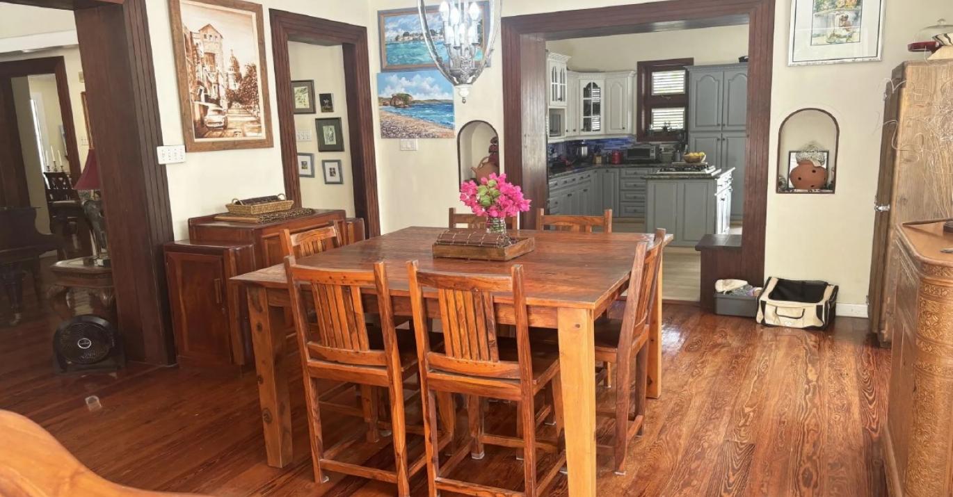 Buchanan cottage dining