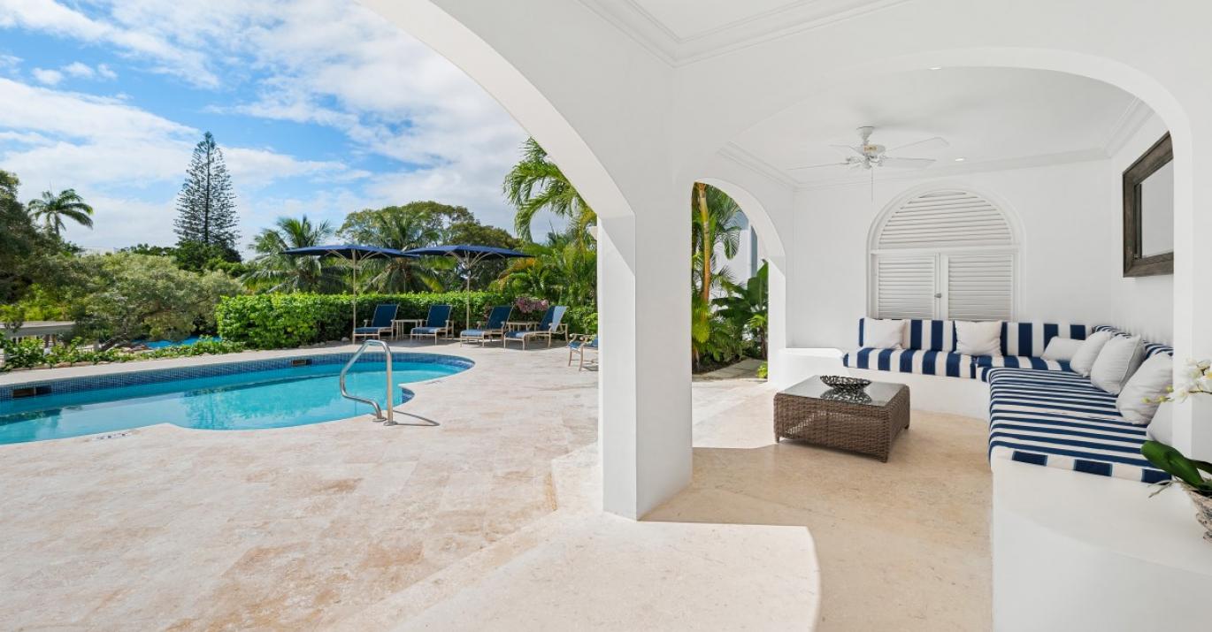 Coral House Pool & Lounge