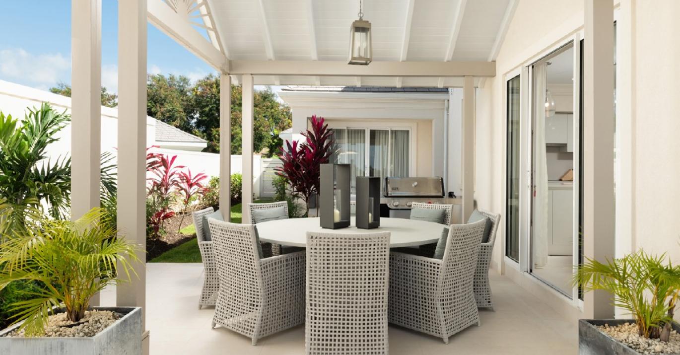 Courtyard 21 outdoor dining