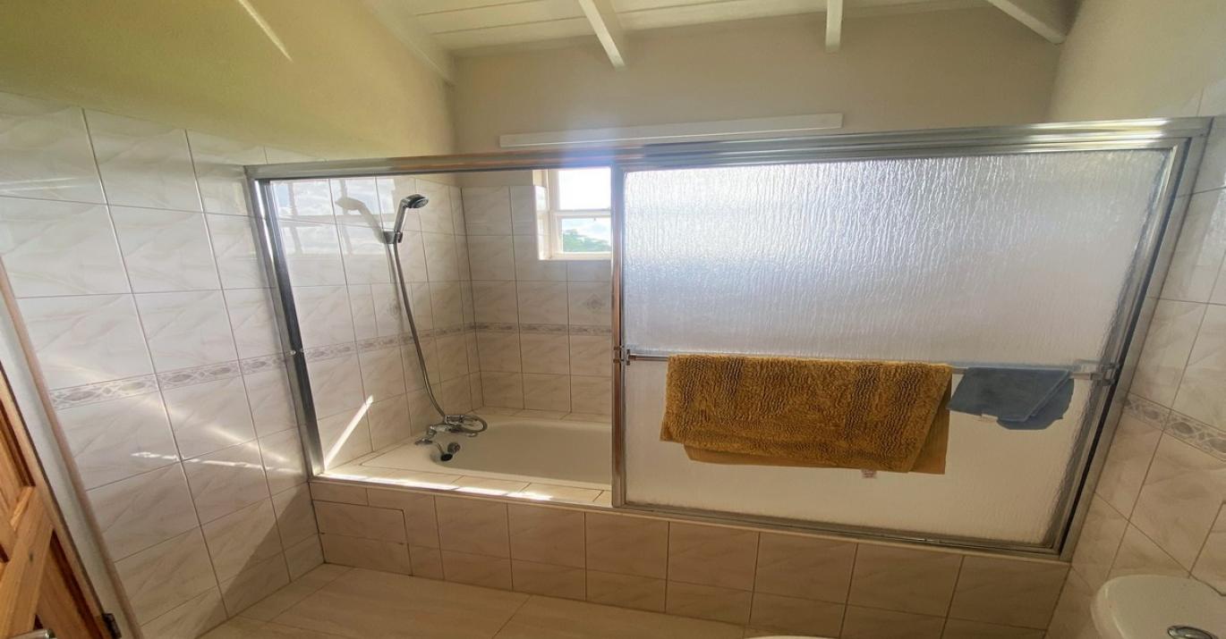 Edgehill Heights 44A Bathroom 1