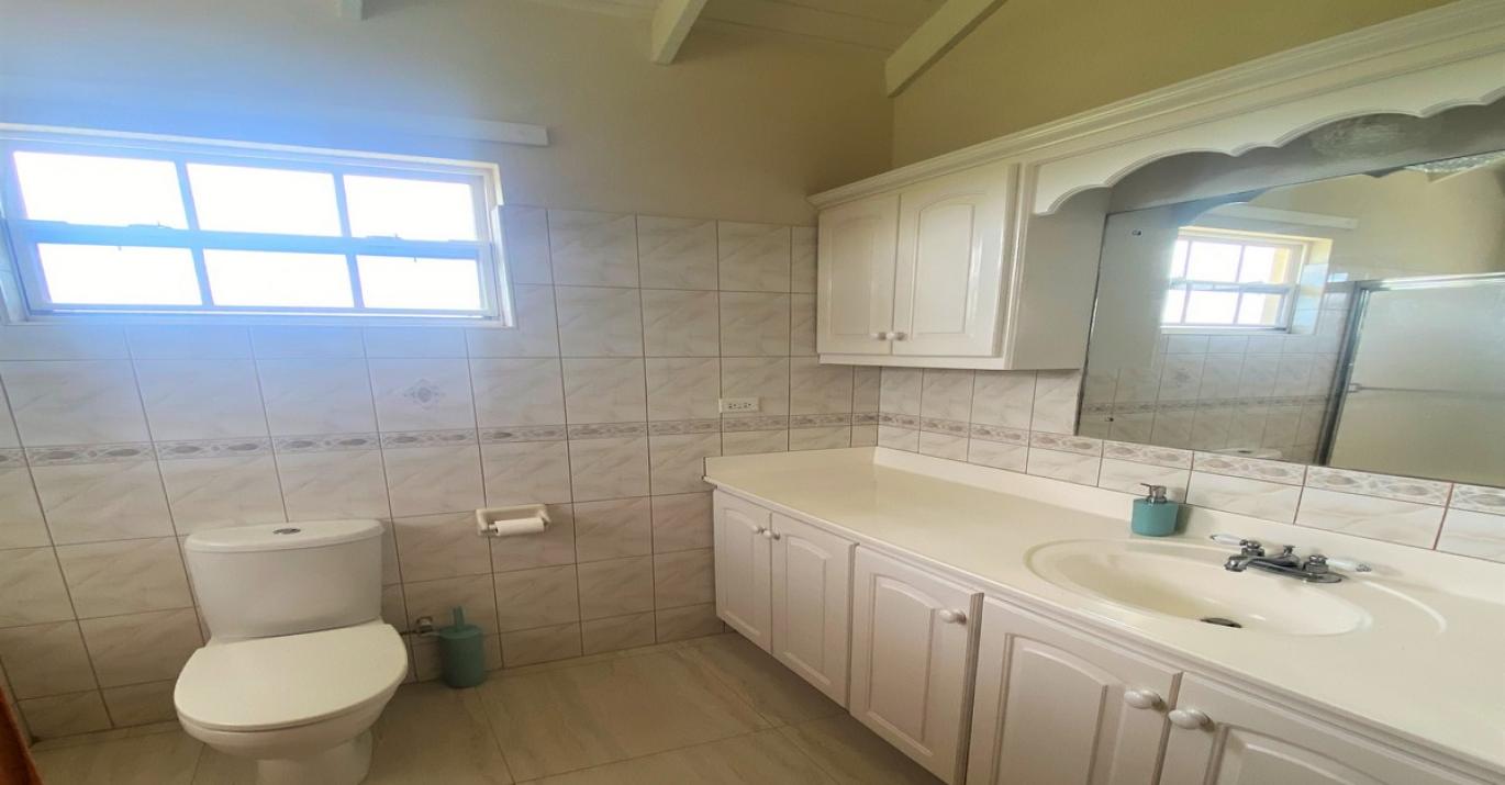 Edgehill Heights 44A Bathroom 1a