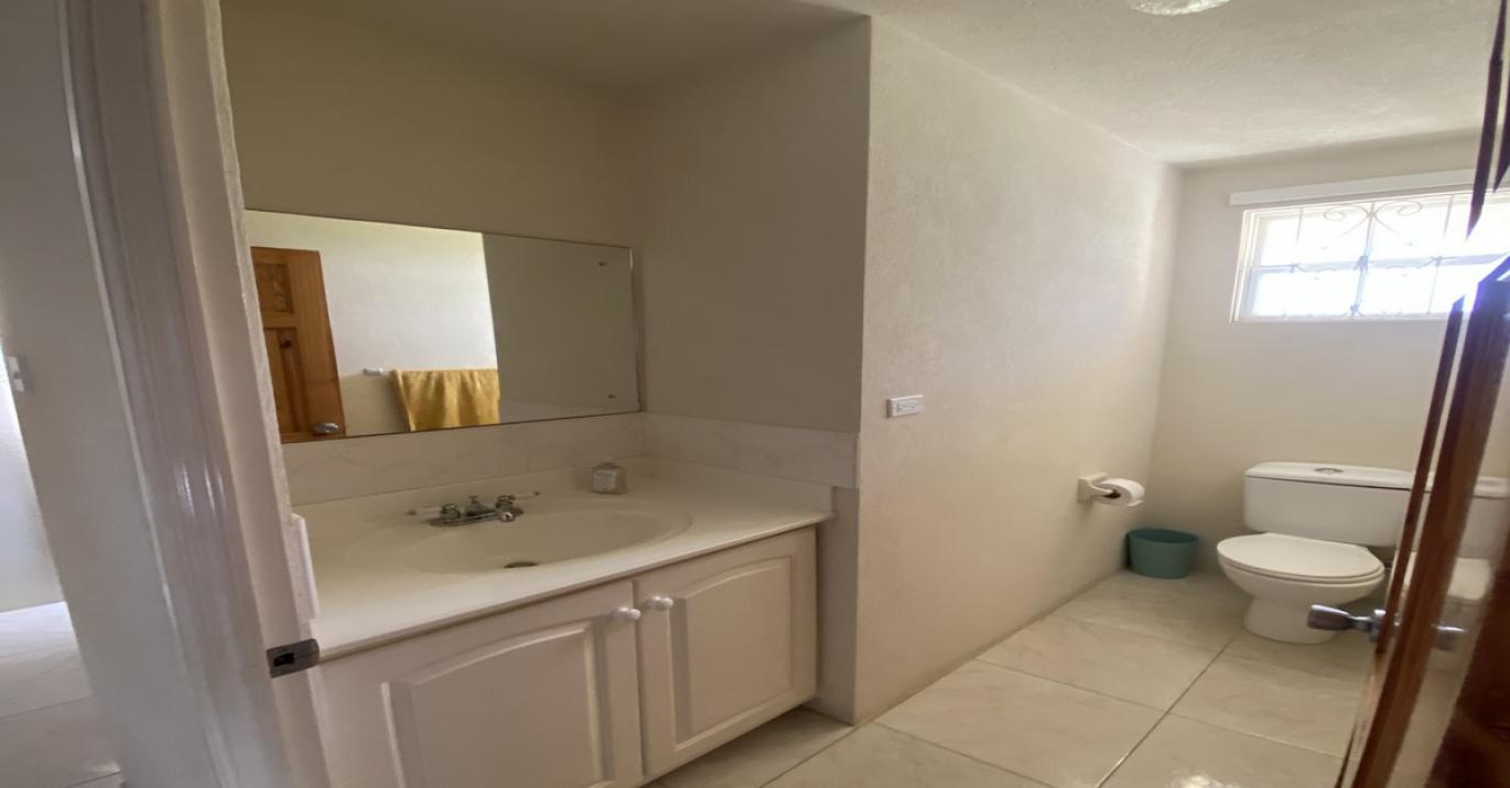 Edgehill Heights 44A Powder Room