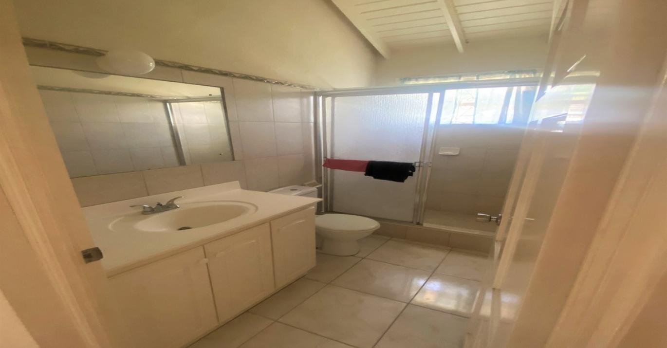 Edgehill Heights 44B Bathroom