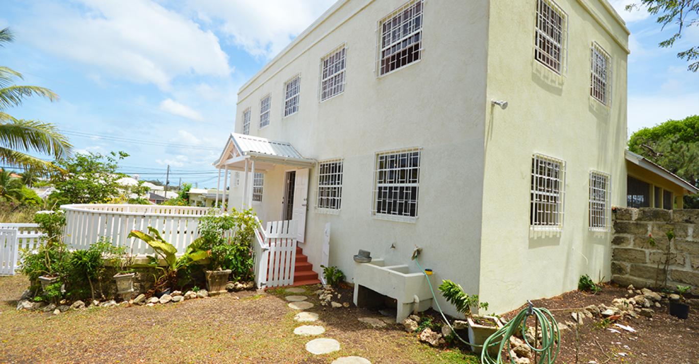 Alma South House Walkway