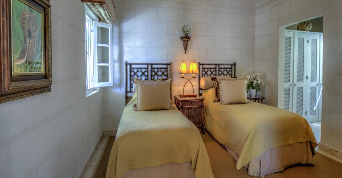 Firecracker Cottage Bed2