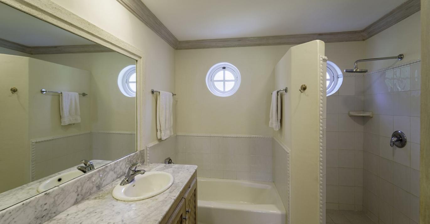 Forest Hills 1 Ensuite Bathroom