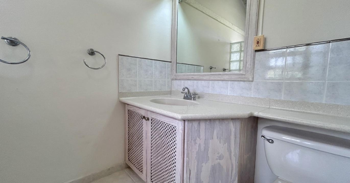 Frere Pilgrim 9 bathroom 2