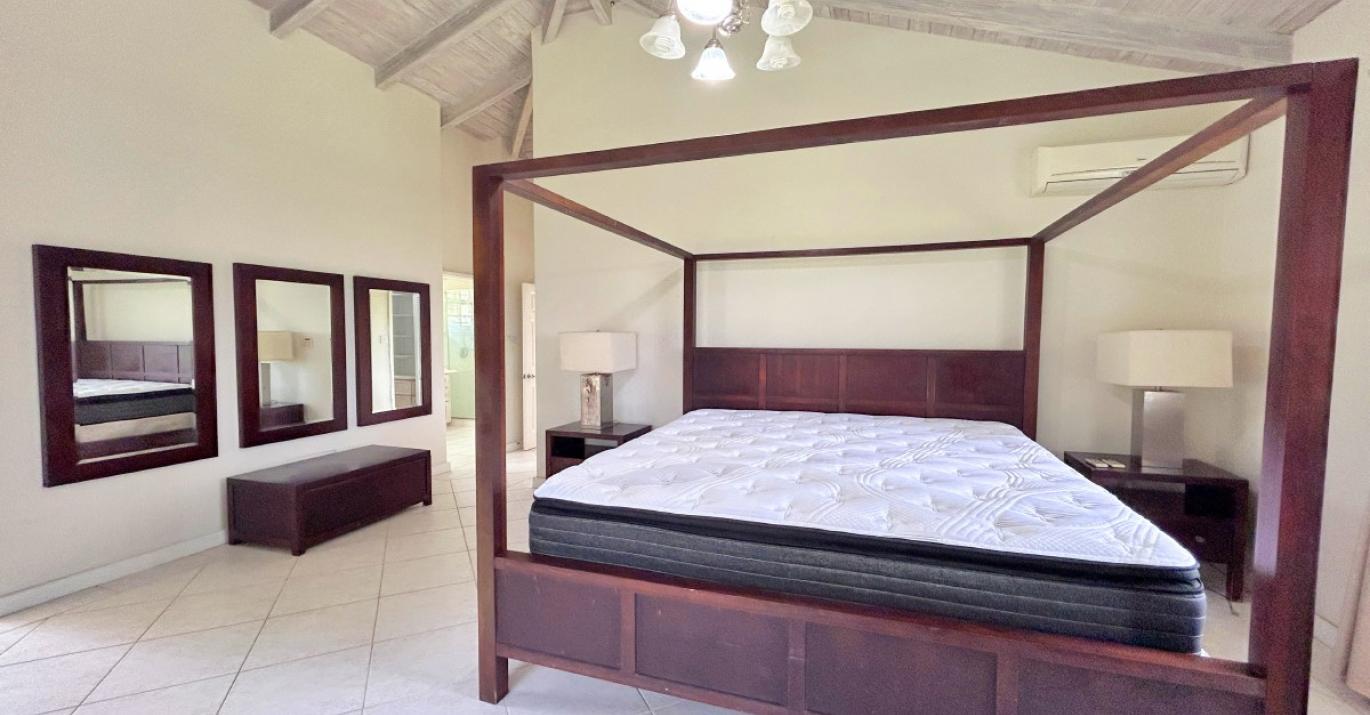 Frere Pilgrim 9 primary bedroom