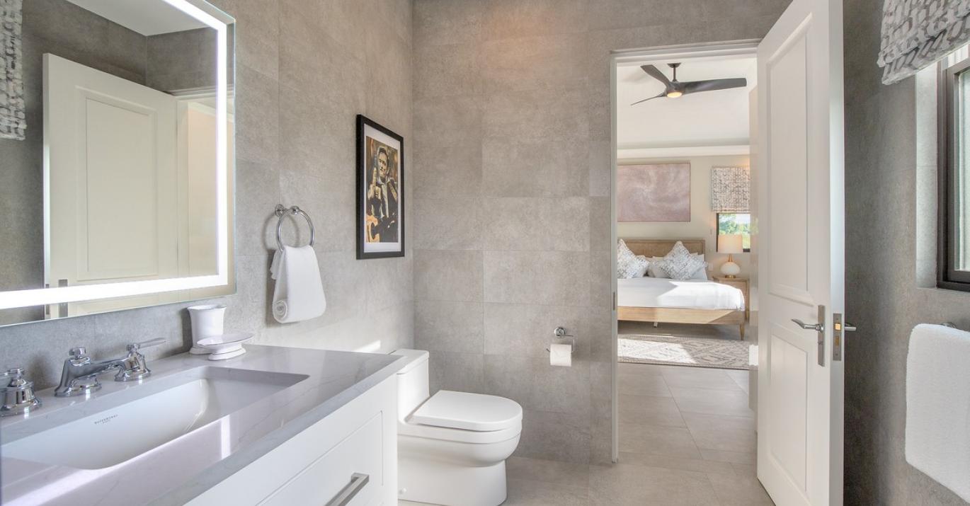 Horizons Bathroom 1