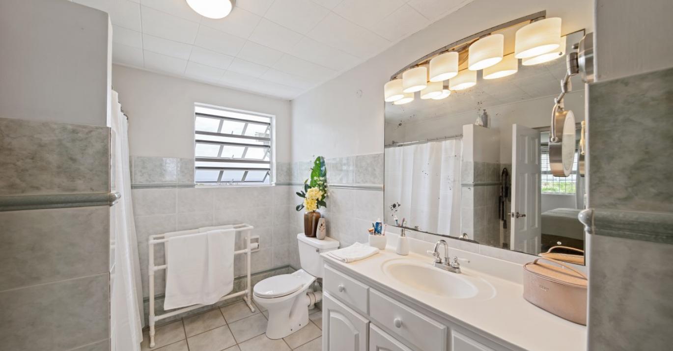 Kentbridge bathroom 23