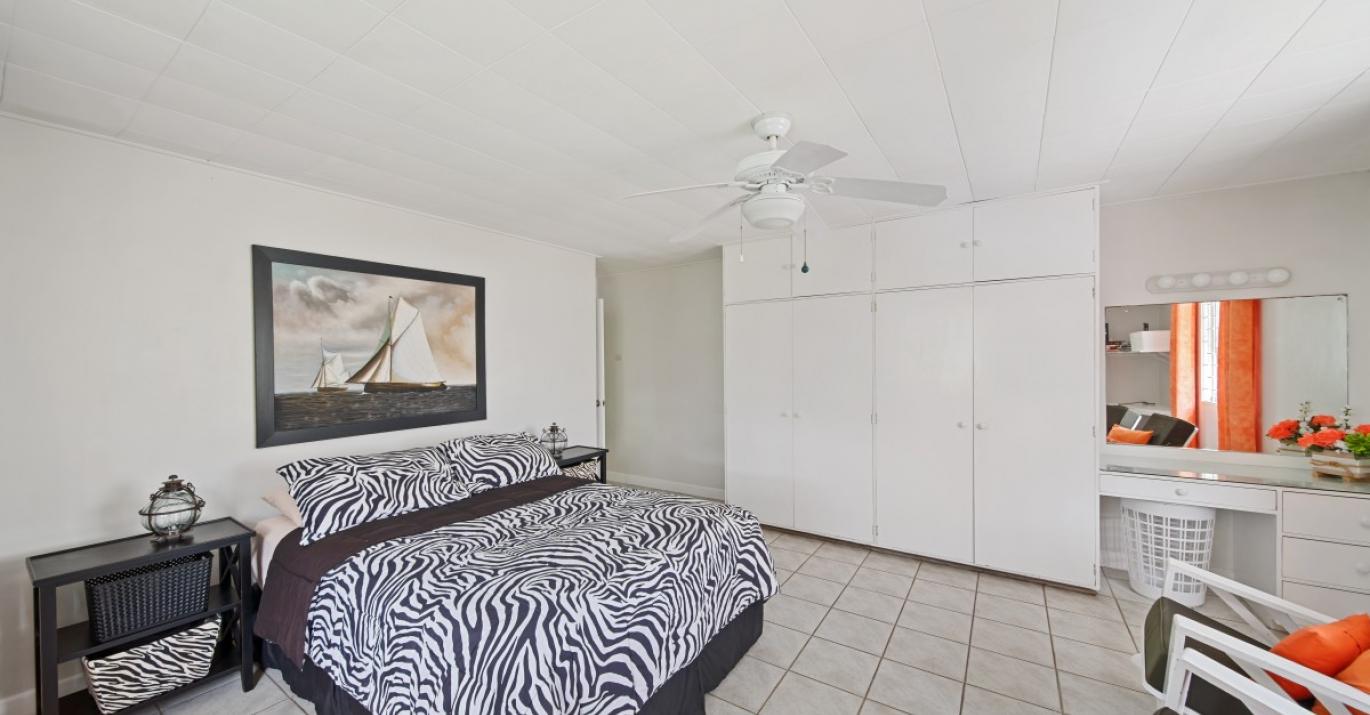 Kentbridge bedroom 19