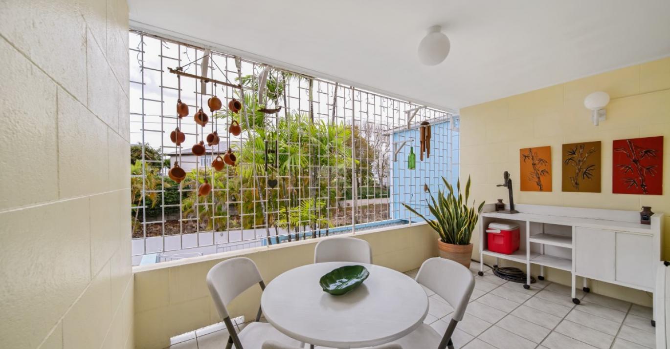 Kentbridge enclosed patio 17