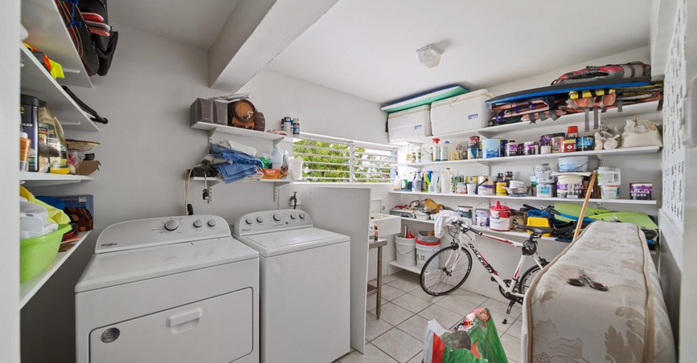 Kentbridge laundry and storage 39