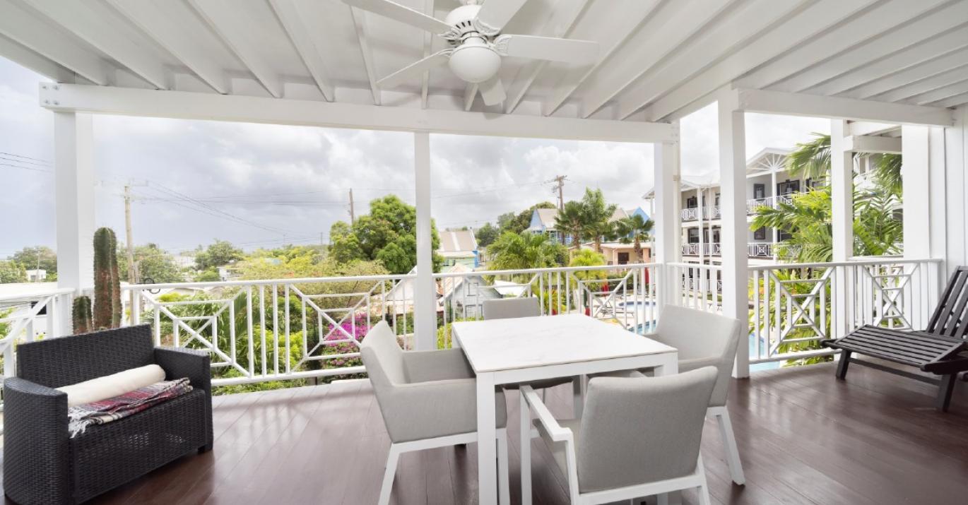 L19 patio overlooking pool