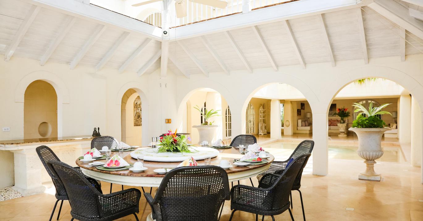 Landfall courtyard dining