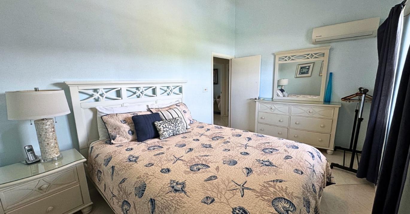 Lantana 13 guest bedroom