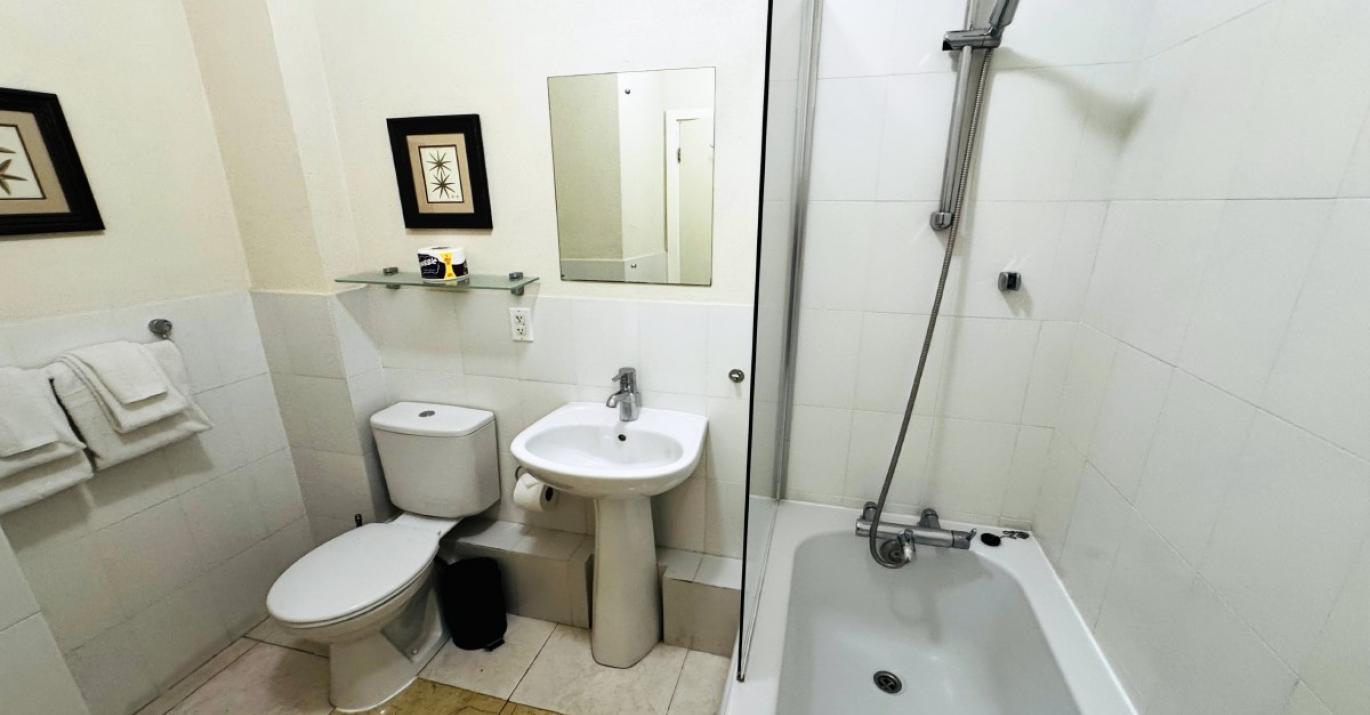 Lantana 13 tub shower