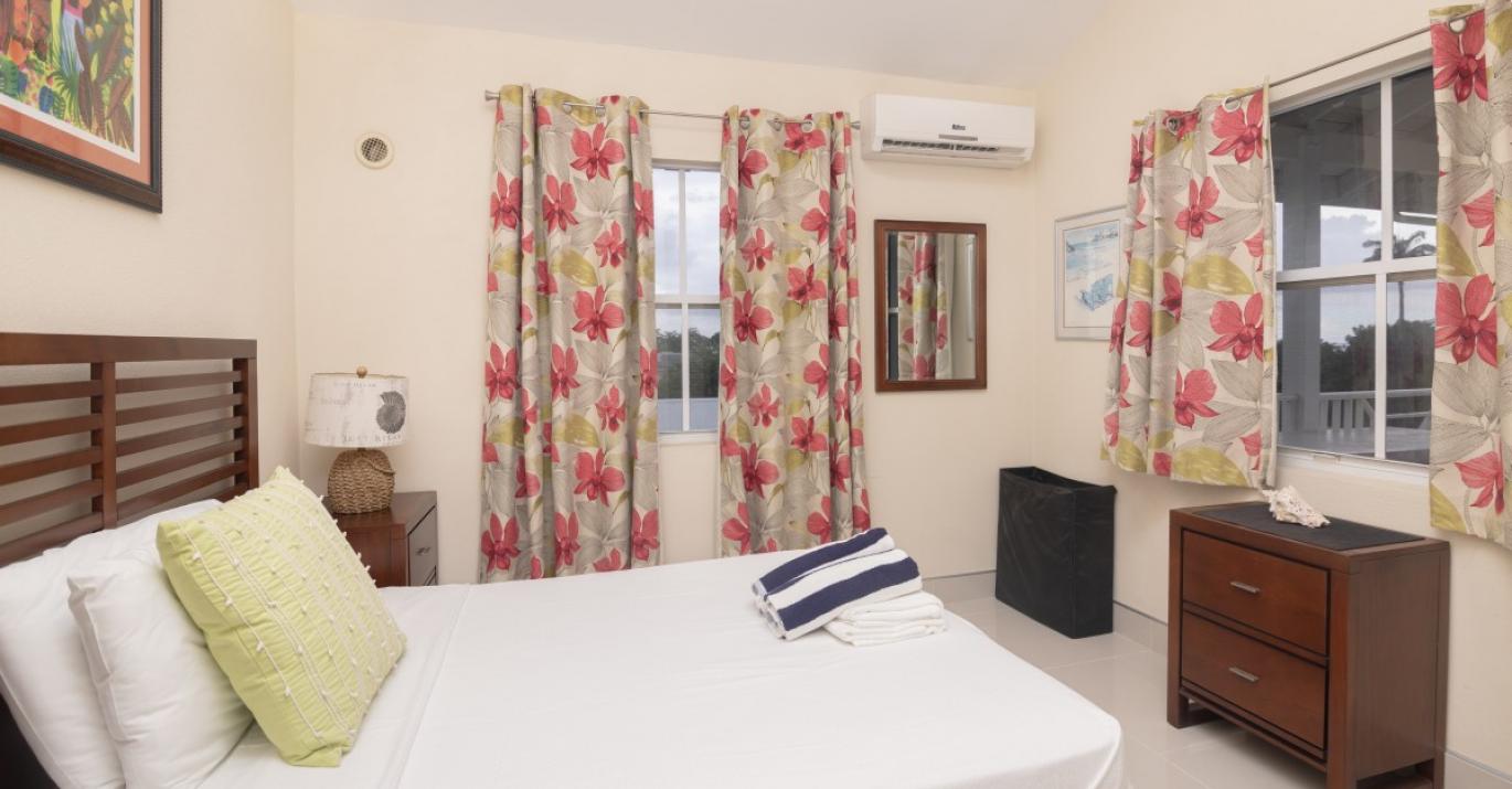 Lantana 45 floral bedroom