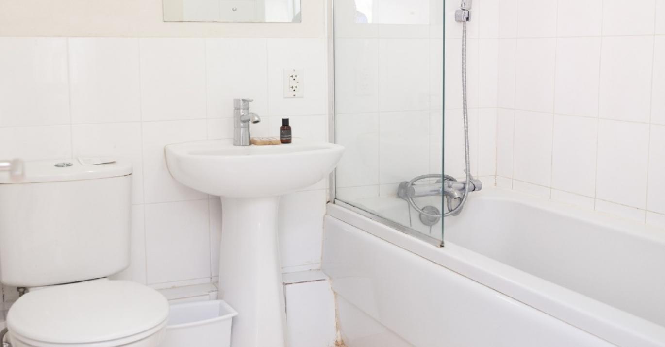 Lantana16 Bathroom2