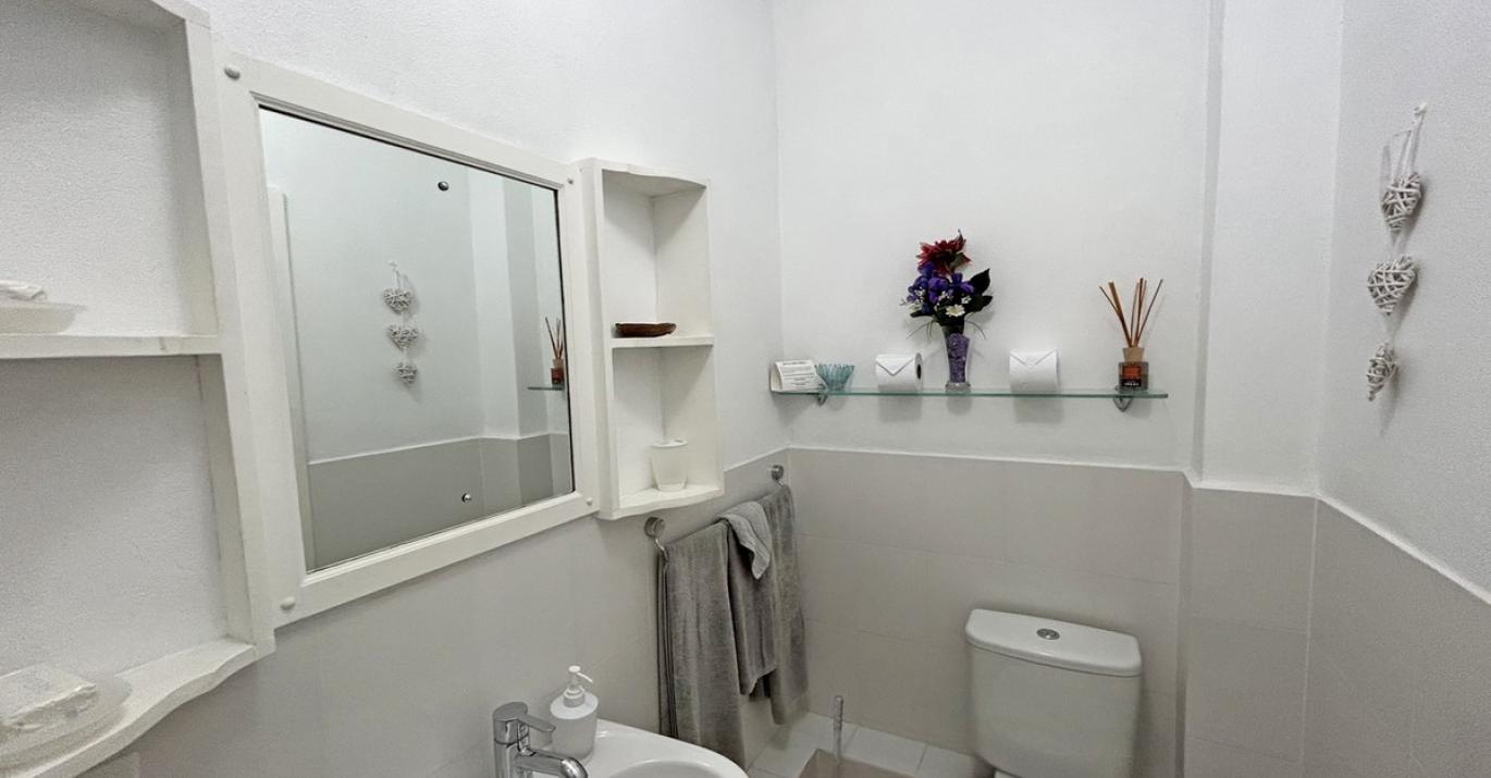 Lantana 15 Bathroom1