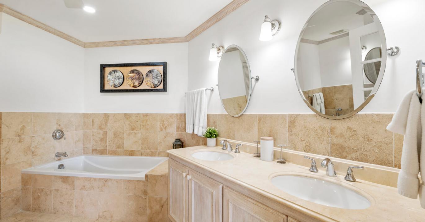 Royal Apartment 221 Ensuite Bathroom