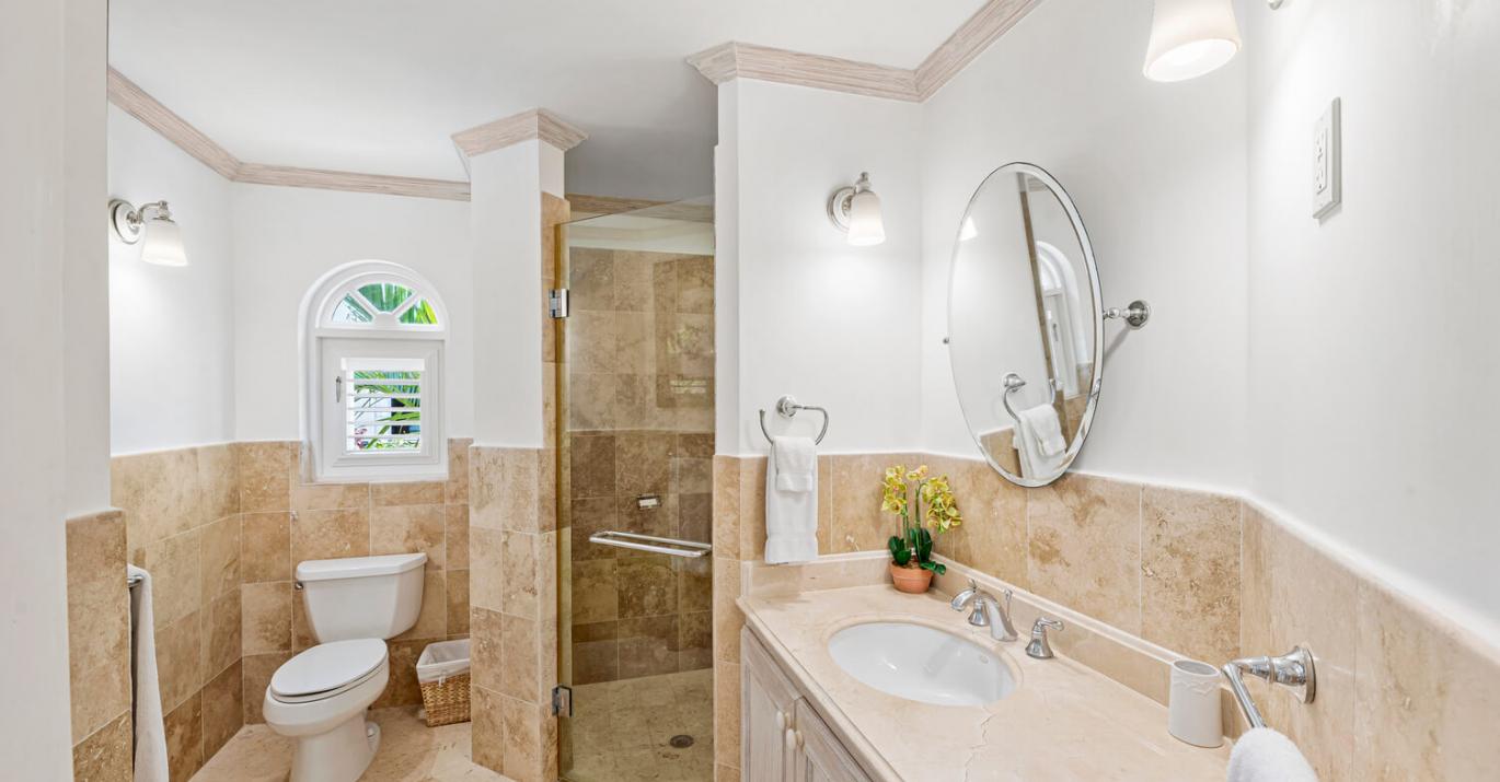 Royal Apartment 221 Master Bathroom